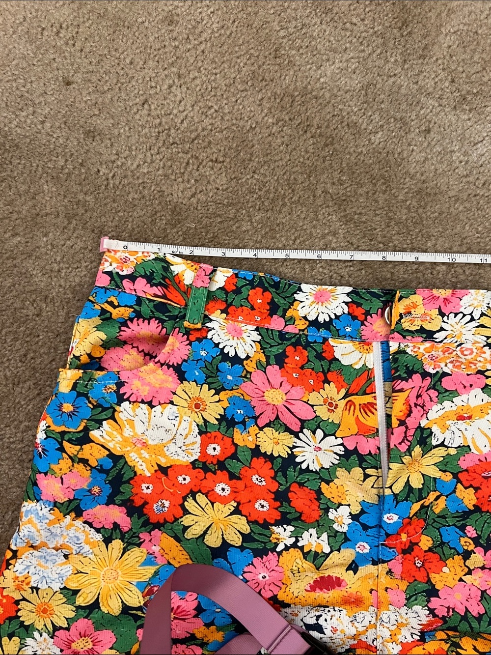 Shorts - Picture 3 of 4